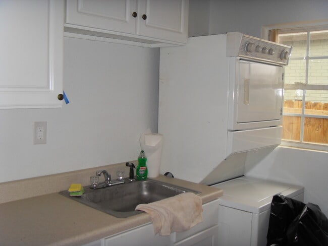 Building Photo - 135 Ericson Street Southeast