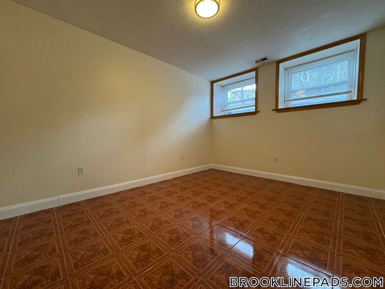 Building Photo - 191 Winthrop Rd