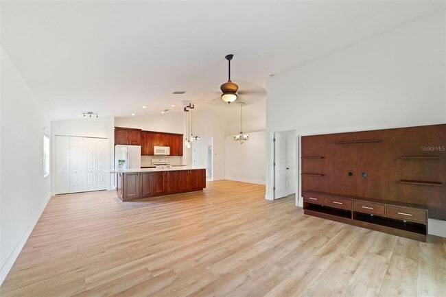 Building Photo - 24407 Rolling View Ct