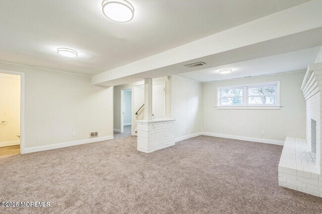 Building Photo - 1575 Deer Hollow Dr