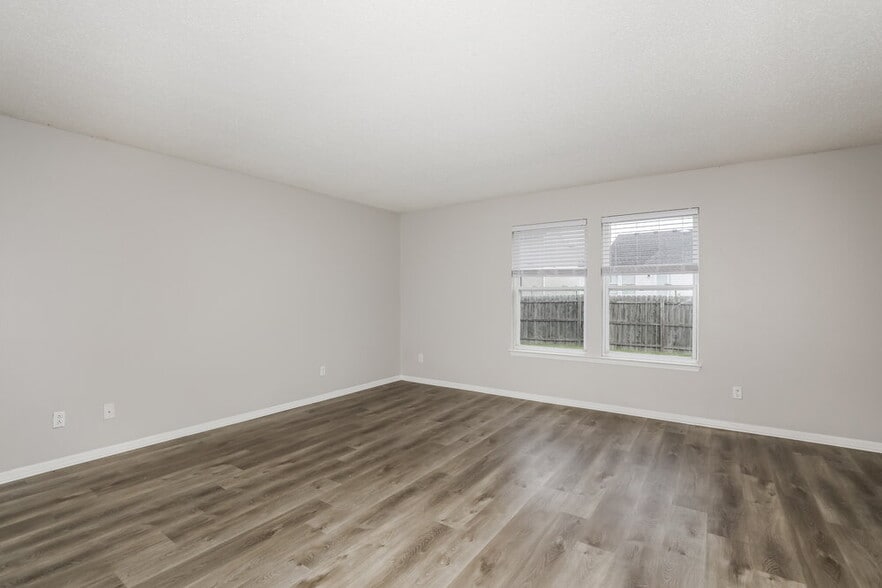 Building Photo - 2371 Summerwood Ln