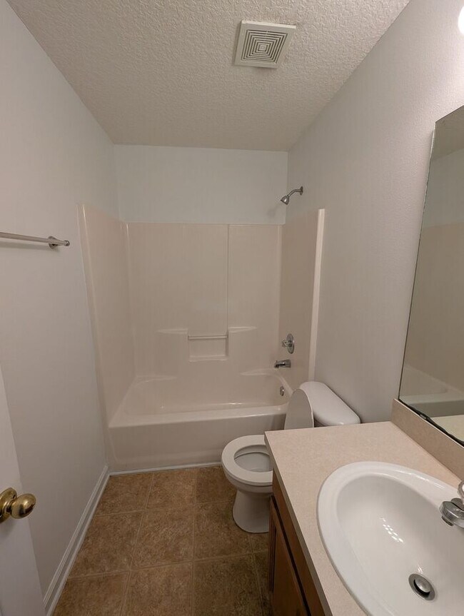 Building Photo - 546 Scrub Jay Dr