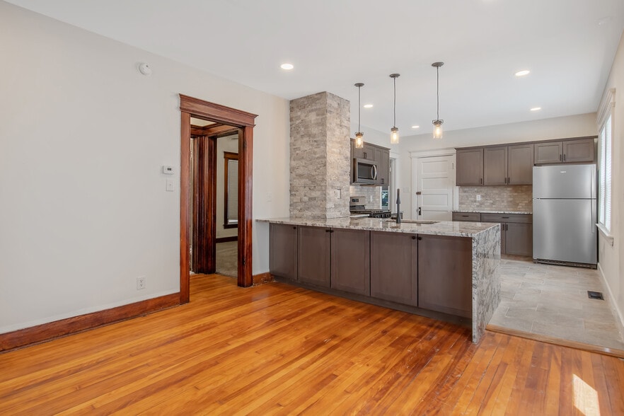 Building Photo - 262 Tennyson Ave