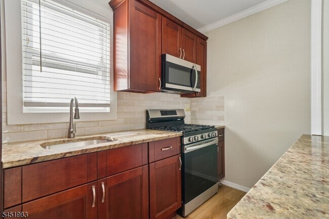 Building Photo - 378 Boyden Ave