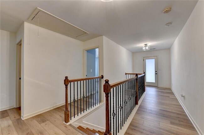 Building Photo - 5013 Groover Dr