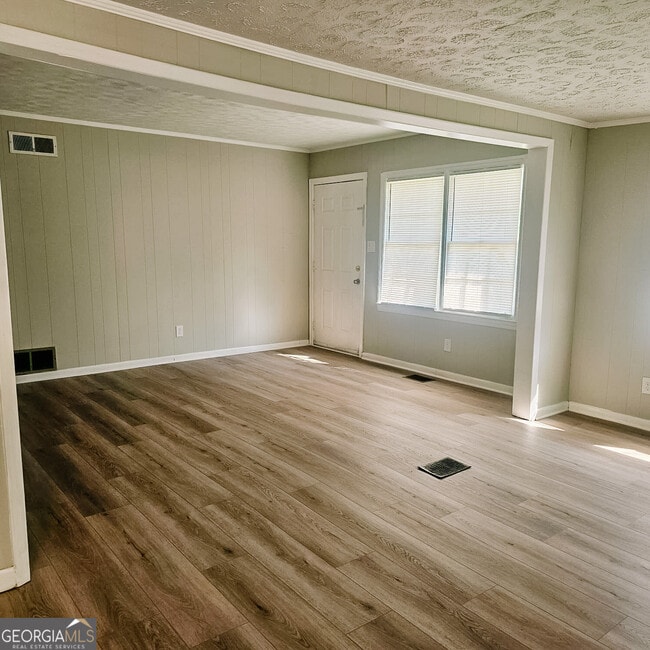 Building Photo - 203 Briardale Ave