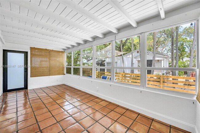 Building Photo - 429 NE 73rd St