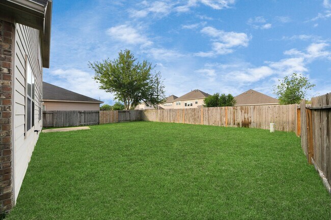 Building Photo - 24503 Hikers Bend Dr