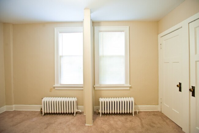 Building Photo - 1603 N Van Buren St