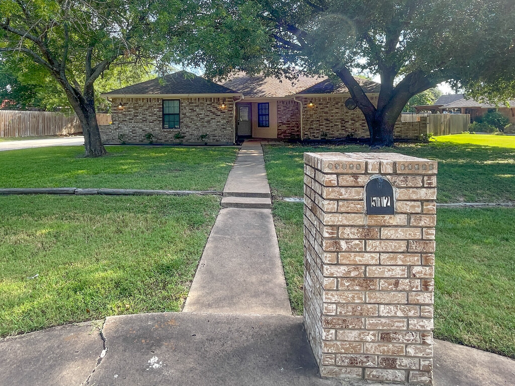 Building Photo - 512 Kristi St
