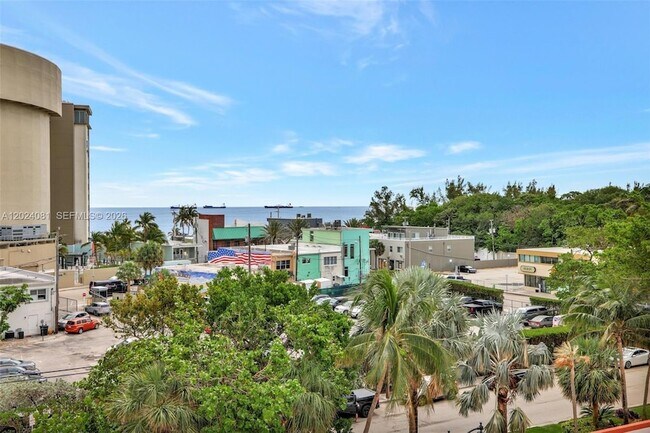 Building Photo - 3000 E Sunrise Blvd
