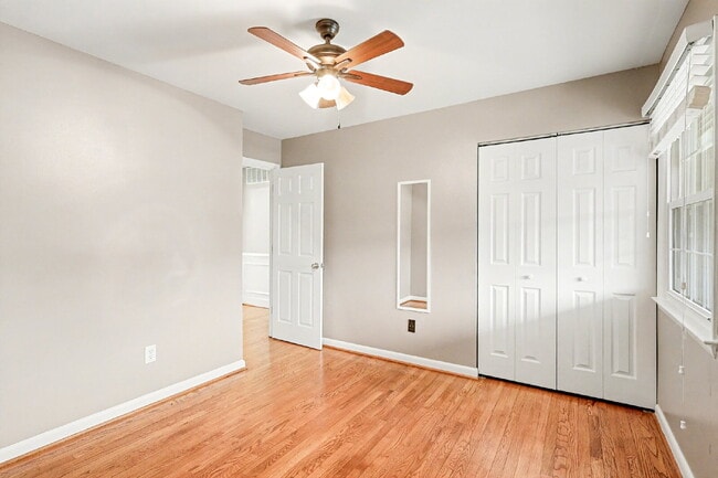 Building Photo - Welcome Home!!