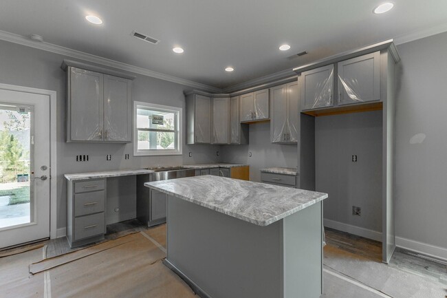 Building Photo - 5085 Oop Rd