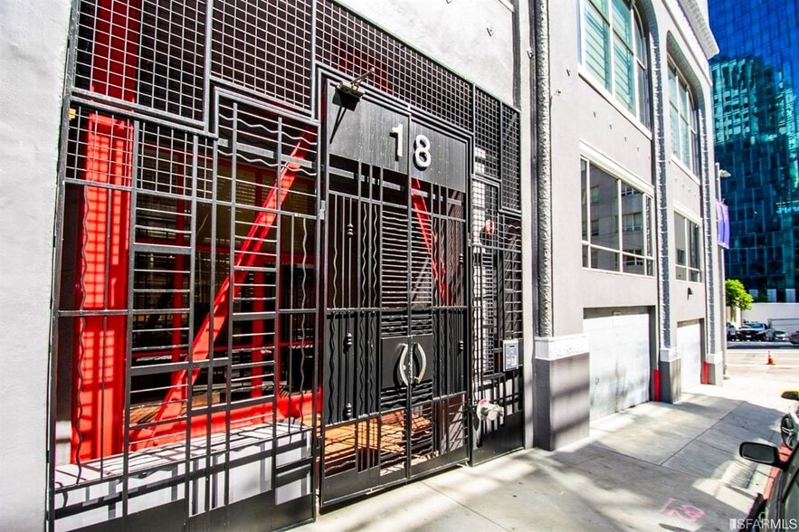 Building Photo - 18 Lansing St