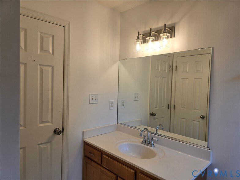 Building Photo - 5607 Jessup Station Pl