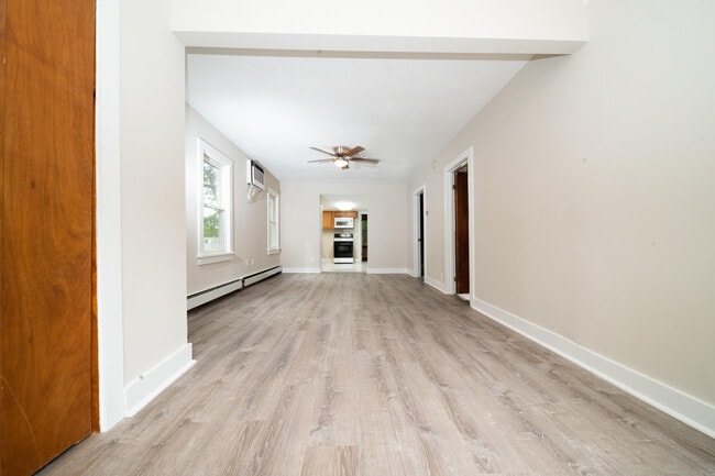 Building Photo - 559 Gatewood Dr