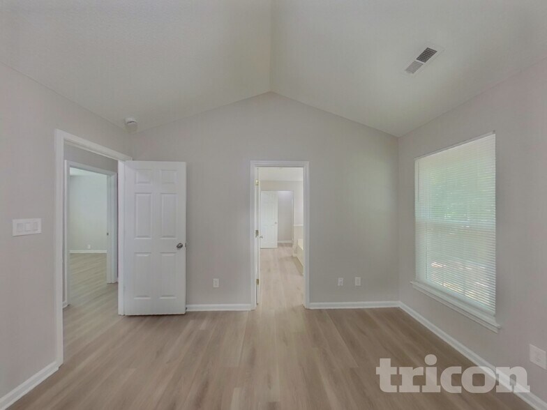 Building Photo - 701 Barbee Farm Dr