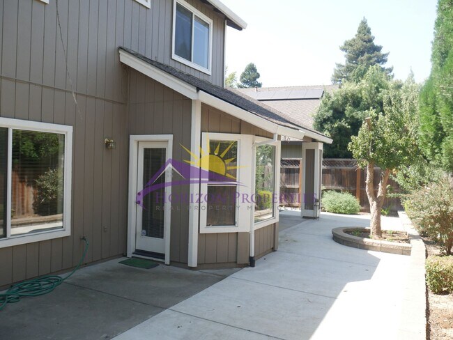 Building Photo - Unique 3 Bed 2.5 Bath 1,971sqft Single Fam...