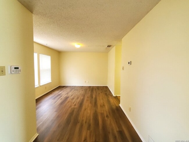 Building Photo - 8219 Sunshine Trail Dr
