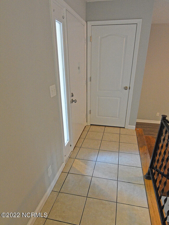 Building Photo - 180 Country Haven Dr