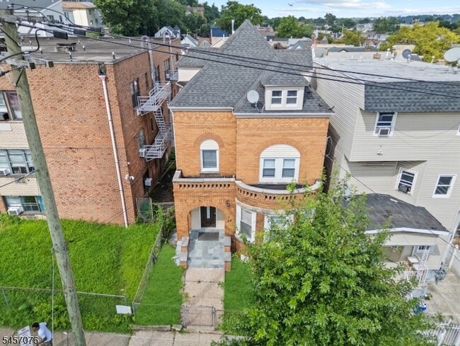 Building Photo - 53 2nd Ave