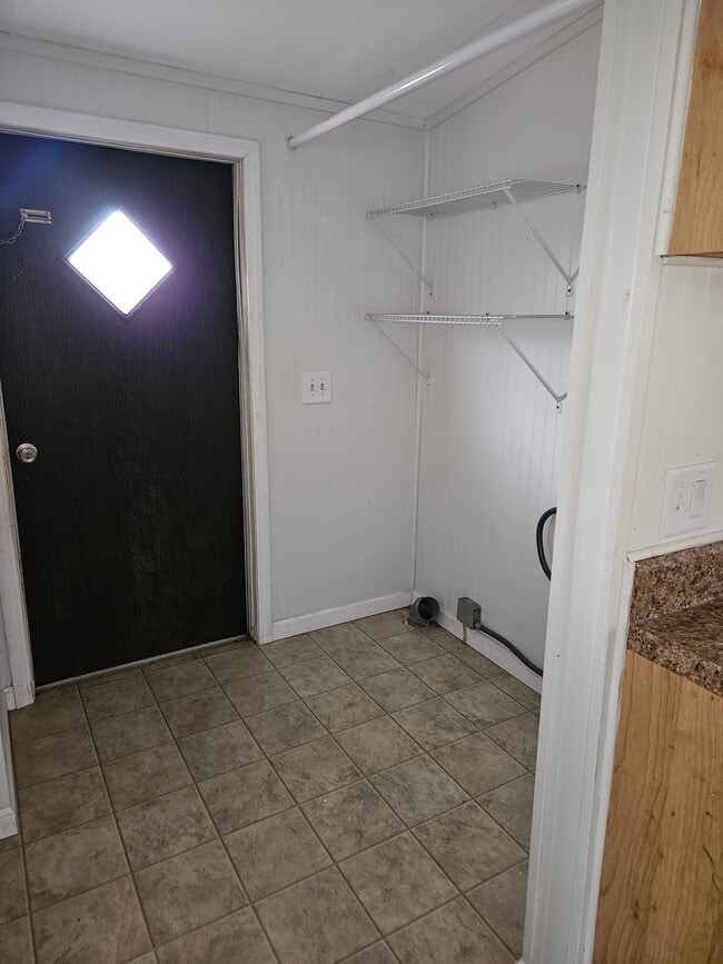 Laundry - 152 Ashley Ln