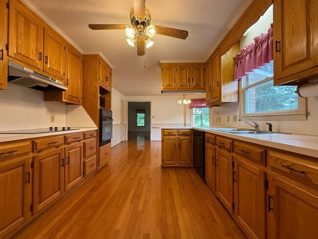 Building Photo - Fantastic Home in the Country for Rent!