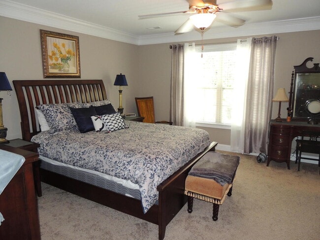 Building Photo - Stunning 3-Bed, 2.5-Bath Home with Hardwood Floors and Fenced Yard in Knoxville