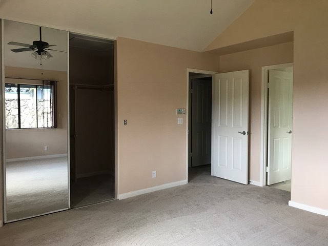 Building Photo - 3 Bedroom, 2.5 Bathroom House with Den (Mi...