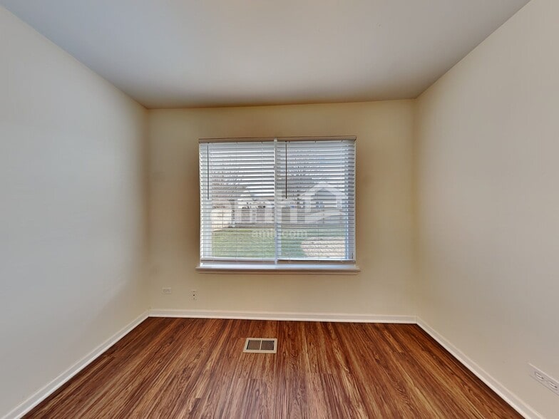 Building Photo - 1982 Conway Ln