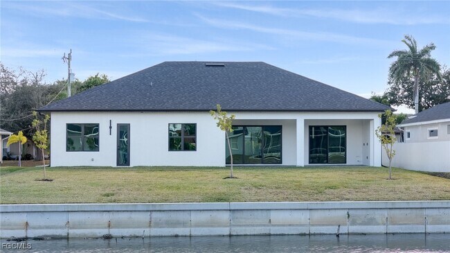 Building Photo - 153 SE 21st St