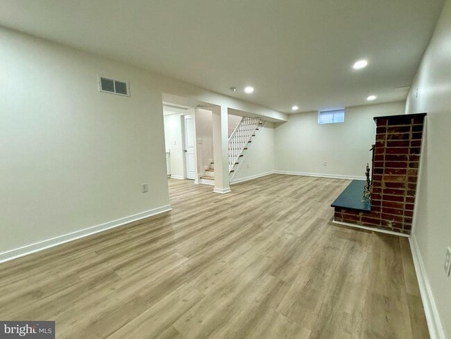 Building Photo - 504 Crisfield Rd