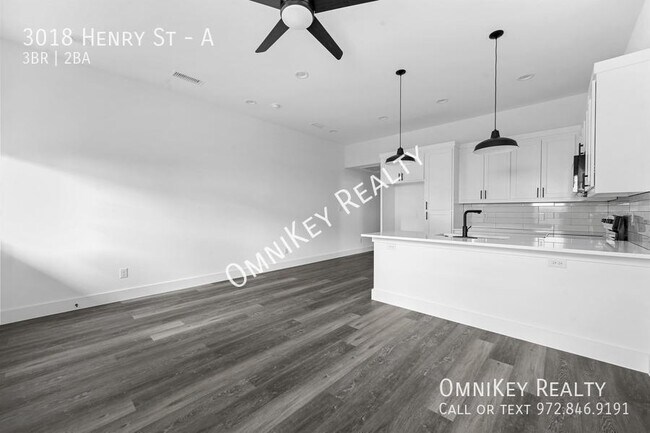 Building Photo - 3018 Henry St