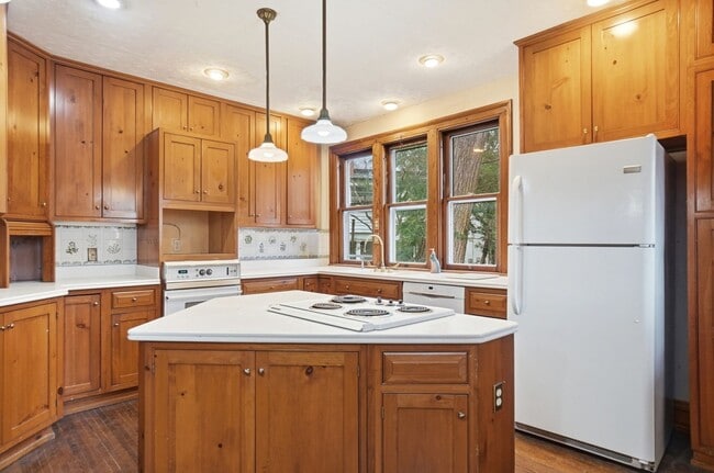 Building Photo - Private House on iuka ave Ravine – Central Campus – Newly Renovated - Flexible Pricing