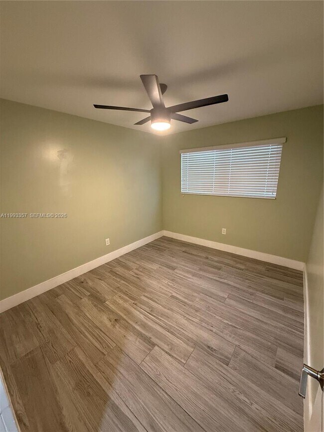 Building Photo - 1050 W 37th St