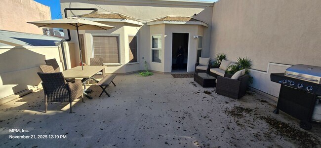 Building Photo - 4 bedroom 2 bath home