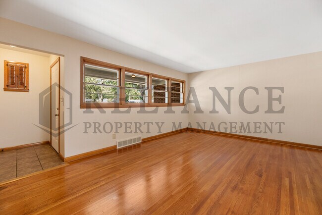 Building Photo - 878 S Fabrique Dr