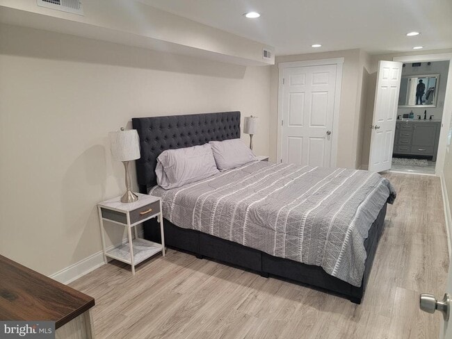 Building Photo - 401 S Ann St