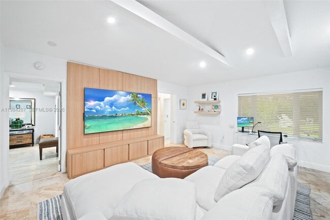 Building Photo - 200 W Mashta Dr