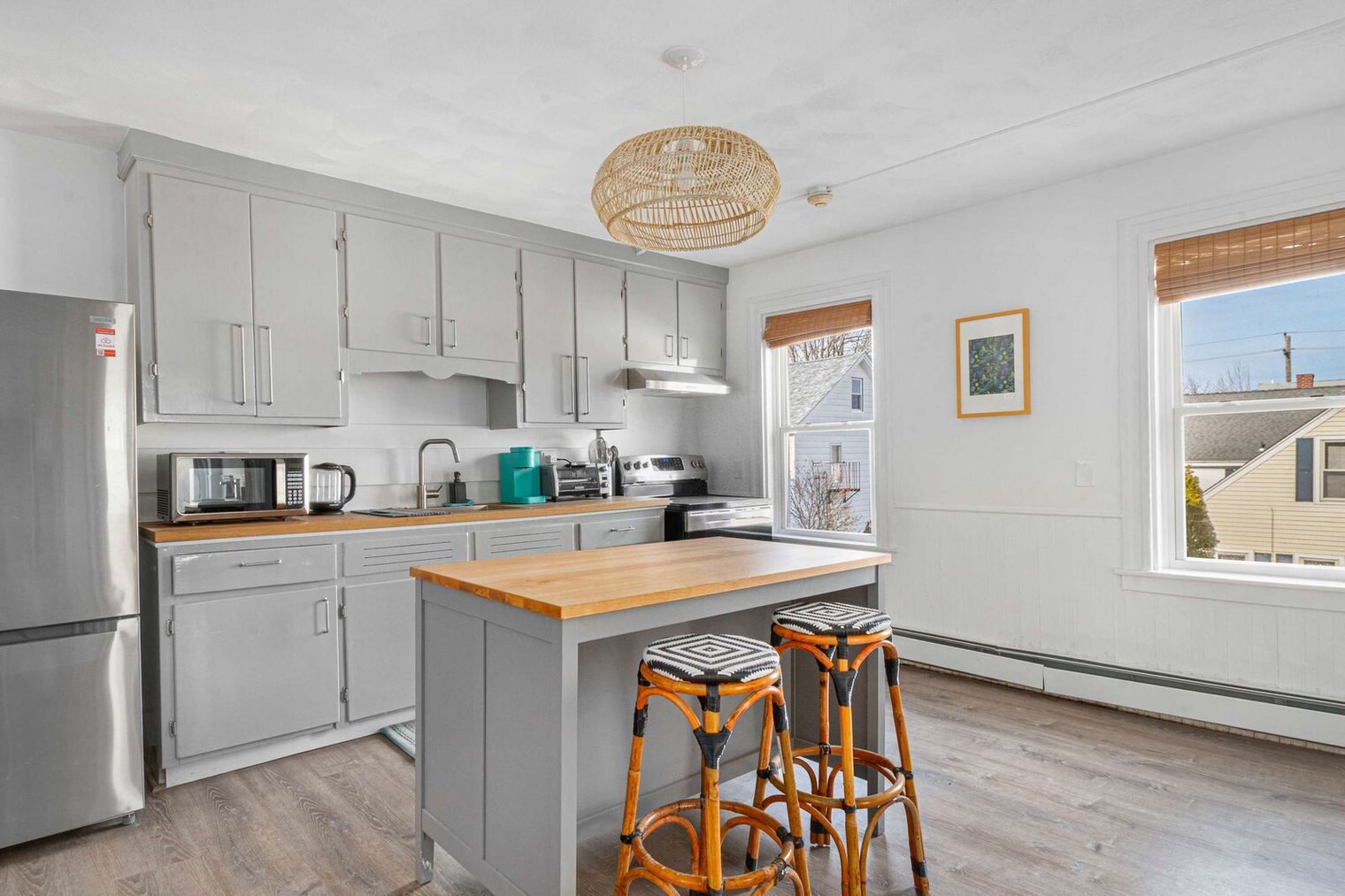 Building Photo - 136 Main St