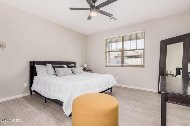 Building Photo - 11022 W Levi Dr