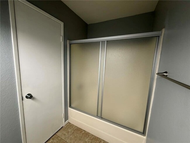 Building Photo - 3736 Oak Creek Dr