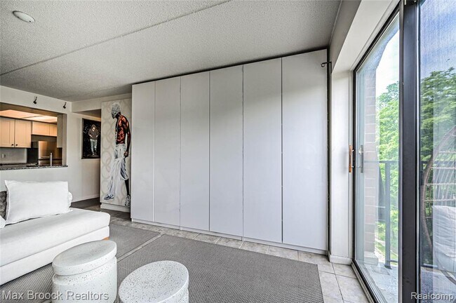 Building Photo - 35300 Woodward Ave