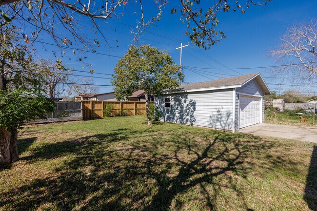 Building Photo - 1025 Whitaker Dr