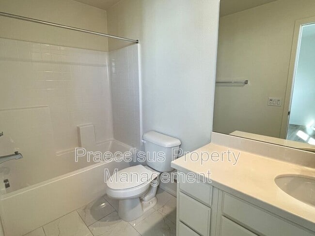 Building Photo - 1475 Suwerte Ave