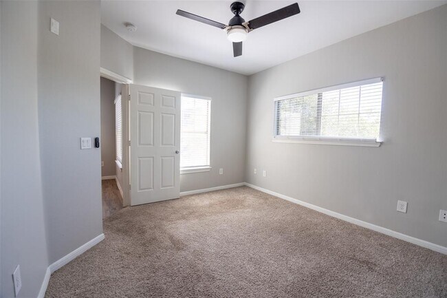 Building Photo - 2320 Gracy Farms Ln