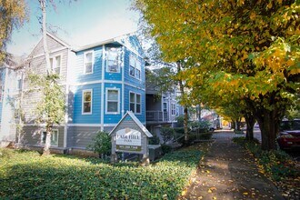 Building Photo - 236 SW Meade St
