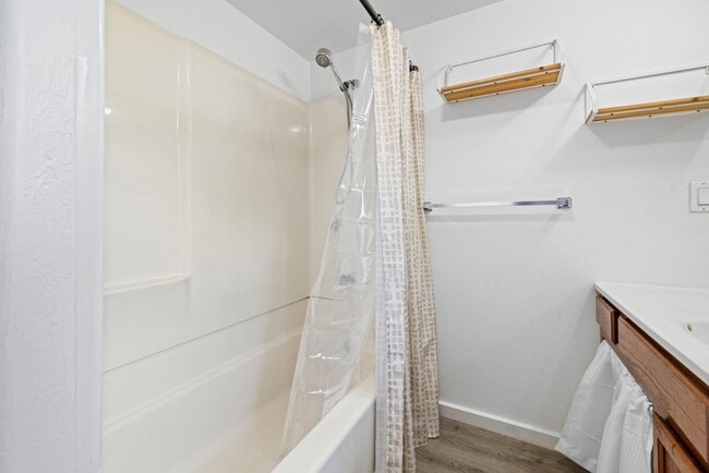 Building Photo - Great 2 bedroom 1 Bathroom ADU in the hear...