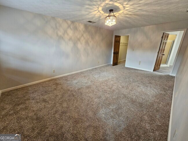 Building Photo - 5525 Wedgewood Ct SW