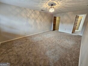 Building Photo - 5525 Wedgewood Ct SW